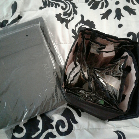 Mary kay travel Makeup bag - Picture 3 of 4